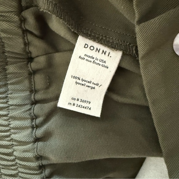 DONNI Olive Pleated Trouser Shorts • Size L • NWT - Picture 3 of 3